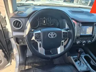 Toyota Tundra 2018 4x4 SR5 4dr CrewMax Cab Pickup SB (5.7L V8)