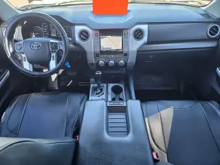 Toyota Tundra 2018 4x4 SR5 4dr CrewMax Cab Pickup SB (5.7L V8)