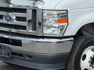 Ford E-Series 2023 E-350 SD 2dr 138 in. WB SRW Cutaway Chassis