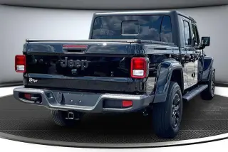 Jeep Gladiator 2023 4x4 Sport 4dr Crew Cab 5.0 ft. SB