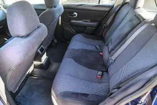Nissan Versa 2012 1.8 SL 4dr Hatchback