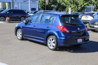 Nissan Versa 2012 1.8 SL 4dr Hatchback