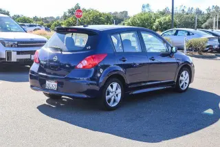 Nissan Versa 2012 1.8 SL 4dr Hatchback