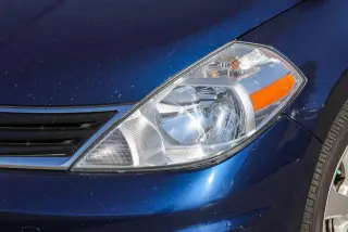 Nissan Versa 2012 1.8 SL 4dr Hatchback