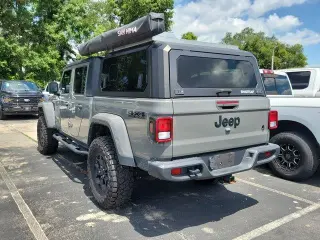 Jeep Gladiator 2021 4x4 Sport 4dr Crew Cab 5.0 ft. SB