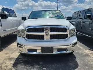 Ram 1500 Classic 2019 4x2 Lone Star Silver 4dr Crew Cab 6.3 ft. SB Pickup