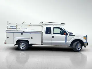 Ford F-350 Super Duty 2016 4x2 Lariat 4dr SuperCab 162 in. WB SRW Chassis