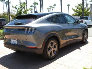 Ford Mustang Mach-E 2023 Select 4dr SUV