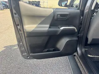 Toyota Tacoma 2018 4x2 TRD Off-Road 4dr Double Cab 5.0 ft SB