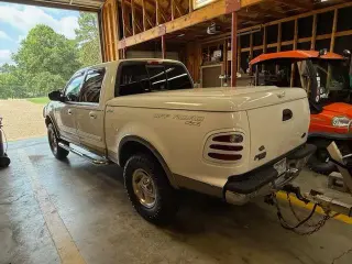 Ford F-150 2001 4dr SuperCrew XLT 4WD Styleside SB