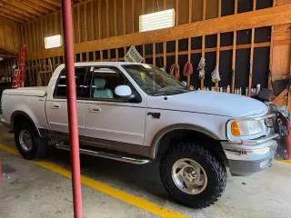 Ford F-150 2001 4dr SuperCrew XLT 4WD Styleside SB