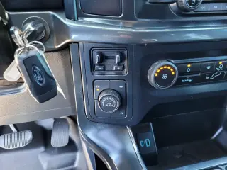 Ford F-150 2023 4x4 Lariat 4dr SuperCrew 5.5 ft. SB