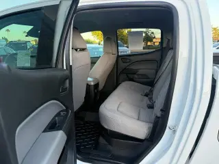 Chevrolet Colorado 2019 4x2 Work Truck 4dr Crew Cab 5 ft. SB