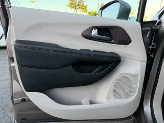Chrysler Pacifica 2017 Touring-L Plus 4dr Mini-Van