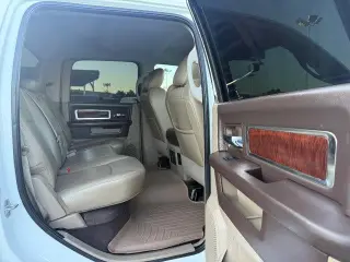 Ram 1500 2011 4x4 ST 4dr Crew Cab 5.5 ft. SB Pickup