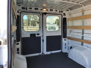 Ram ProMaster 2025 Tradesman 2500 136 WB 3dr Low Roof Cargo Van w/o Passenger Seat