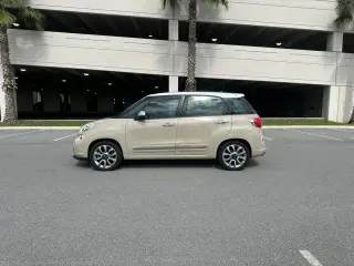 2017 FIAT 500L