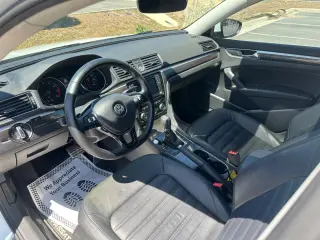 2017 VOLKSWAGEN PASSAT