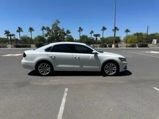 2017 VOLKSWAGEN PASSAT