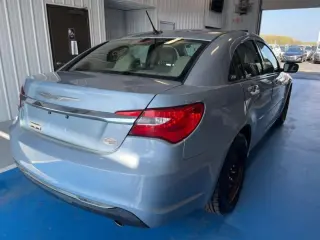 2013 CHRYSLER 200