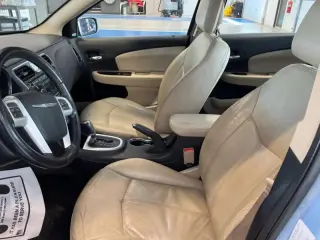 2013 CHRYSLER 200