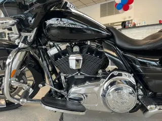 2015 HARLEY-DAVIDSON FLHX