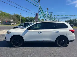 2017 NISSAN PATHFINDER