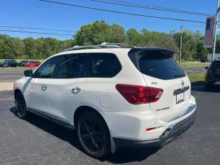 2017 NISSAN PATHFINDER