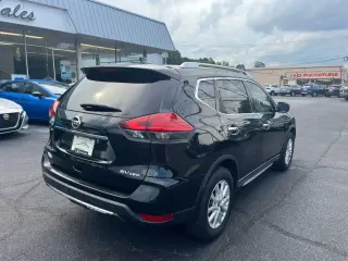 2017 NISSAN ROGUE