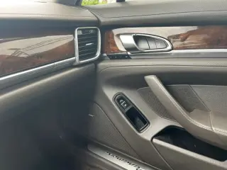 2015 PORSCHE PANAMERA