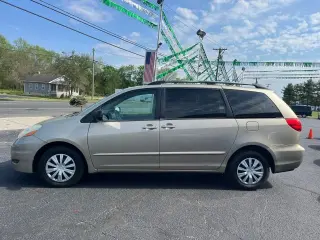 2009 TOYOTA SIENNA