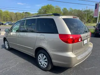 2009 TOYOTA SIENNA