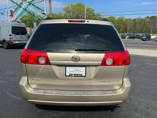 2009 TOYOTA SIENNA