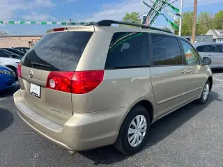 2009 TOYOTA SIENNA