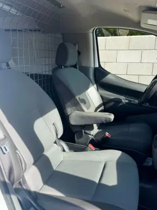 2019 NISSAN NV200
