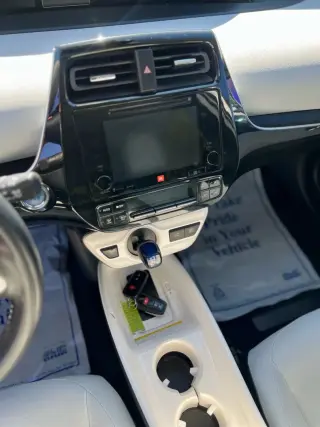 2017 TOYOTA PRIUS