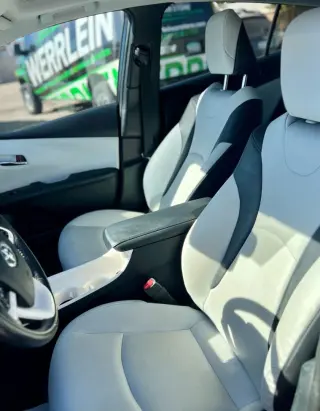 2017 TOYOTA PRIUS