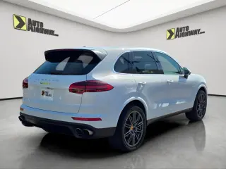 2016 PORSCHE CAYENNE