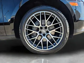 2020 PORSCHE MACAN