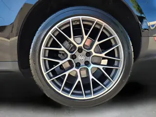 2020 PORSCHE MACAN