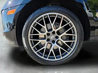 2020 PORSCHE MACAN
