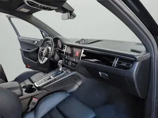 2020 PORSCHE MACAN