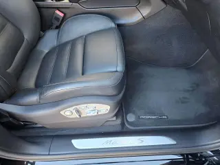 2020 PORSCHE MACAN