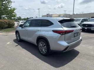 Toyota Highlander 2022 AWD Platinum 4dr SUV