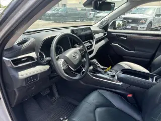 Toyota Highlander 2022 AWD Platinum 4dr SUV