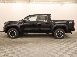 Toyota Tacoma 2024 4x4 SR5 4dr Double Cab 5.0 ft SB