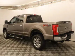 Ford F-250 Super Duty 2018 4x4 XLT 4dr Crew Cab 8 ft. LB Pickup