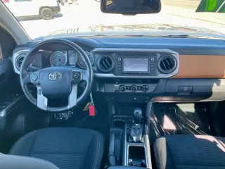 2017 TOYOTA TACOMA DOUBLE CAB