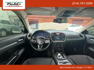 2019 CHRYSLER 300