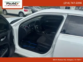 2019 CHRYSLER 300